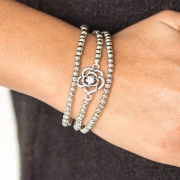 3/$20Paparazzi Bracelet - Perennial Princess